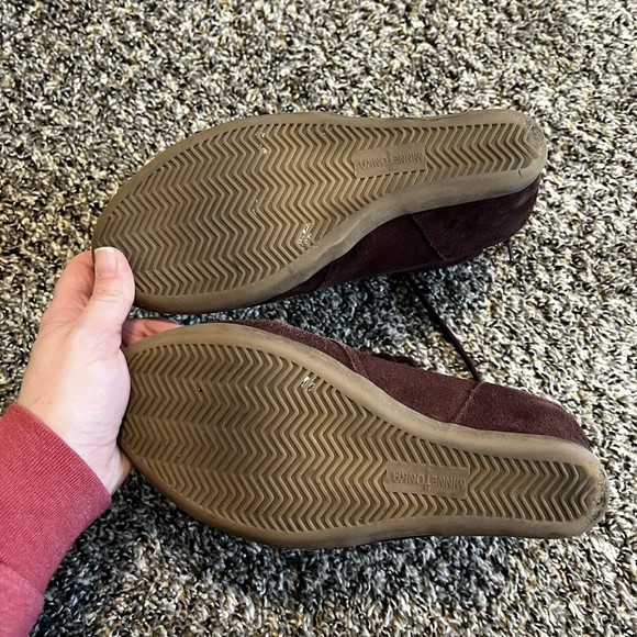 Minnetonka Burgundy Wine Red Suede Wedge Lace up Ankle Boots Booties Size 9 - Picture 9 of 11